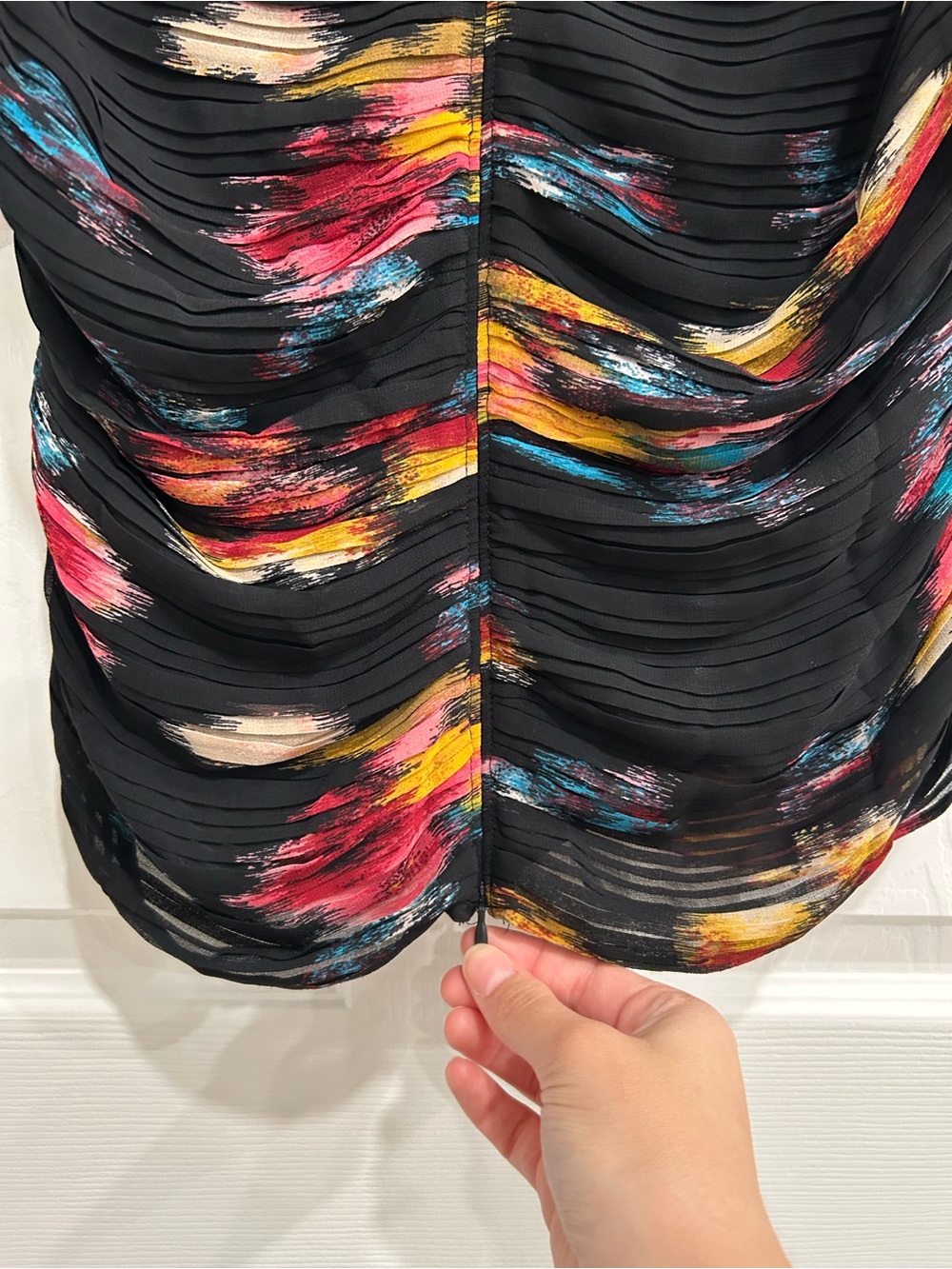 NWOT White House Black Market Multicolor Abstract Flutter Sleeve Blouse Size 0 - Picture 9 of 11